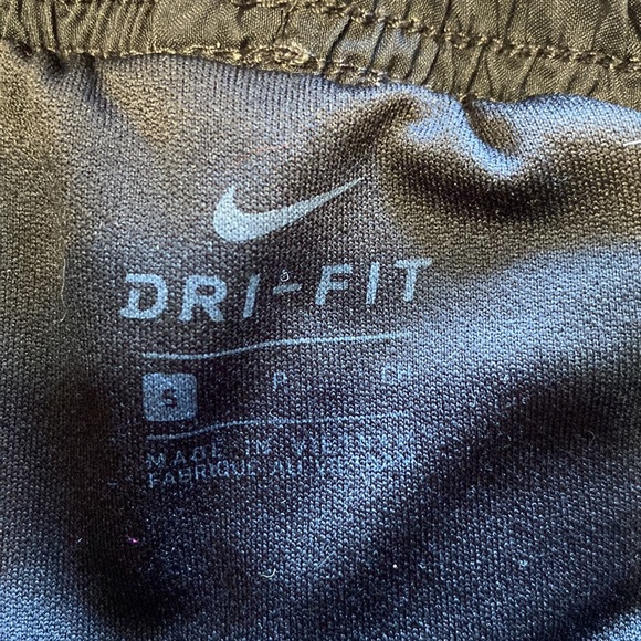 Black Nike shorts - Picture 3 of 4